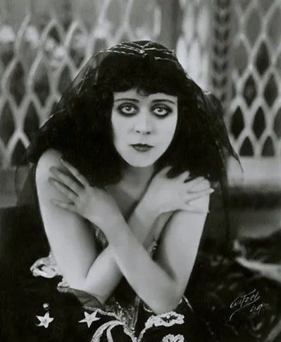 Theda Bara – A Fool and a Vampire